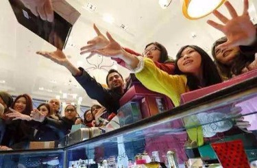 操大骚屄视频中国人依然爱赴日旅游 消费已由爆买转向网购